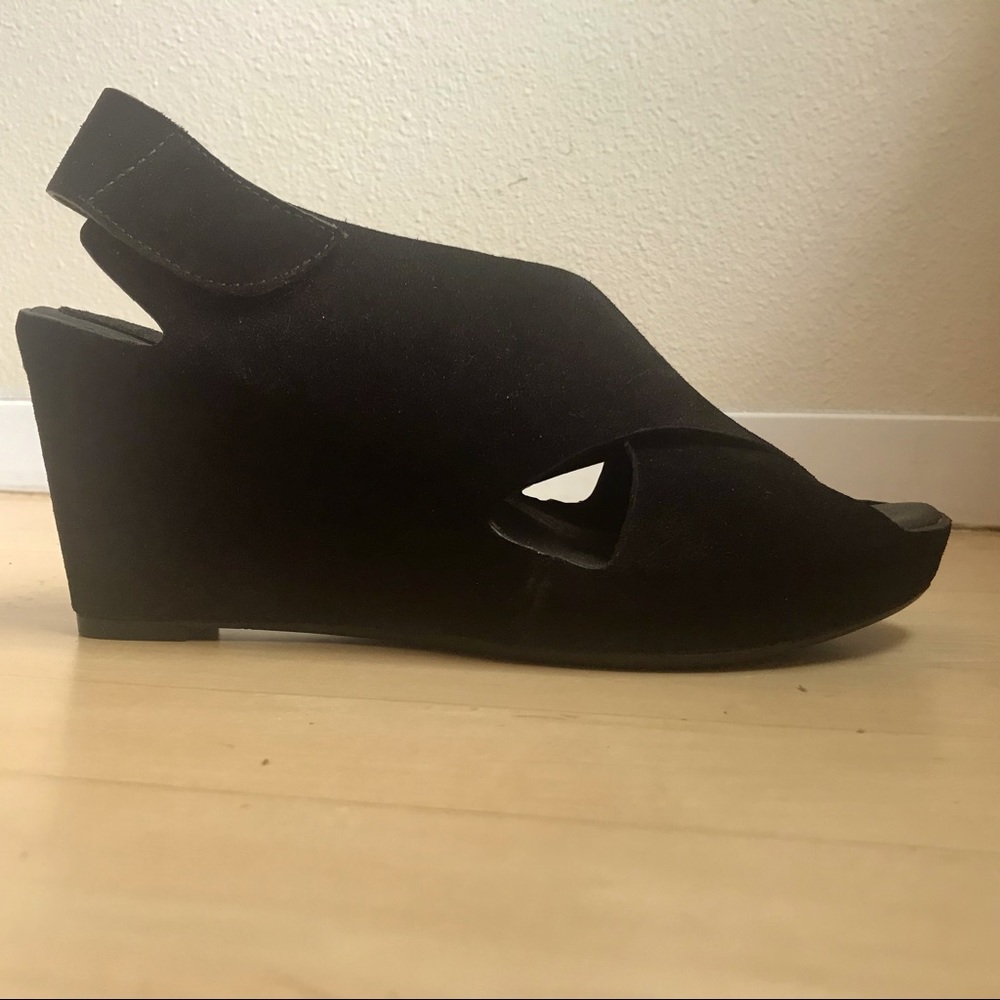 Johnston & Murphy Tori Cross Band Wedge 7.5